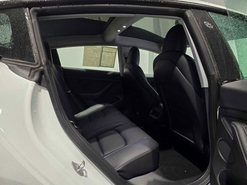 Used 2022 Tesla Model 3 image 17