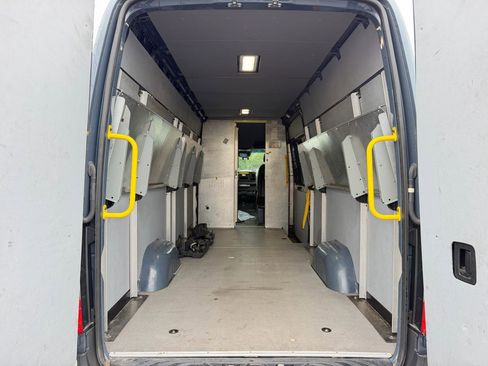 Used 2021 Mercedes-Benz Sprinter 2500 image 19