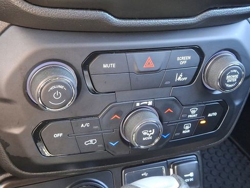 Certified 2023 Jeep Renegade Latitude image 15