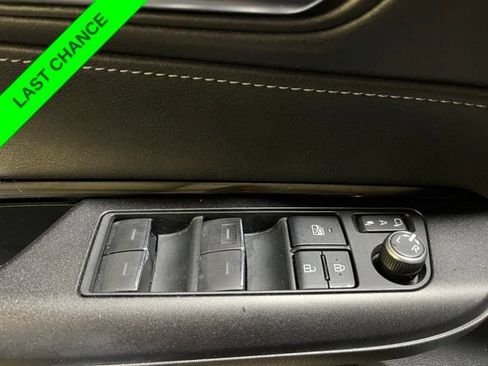 Used 2021 Toyota Venza LE AWD/4WD image 11