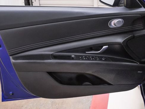 Used 2022 Hyundai Elantra Limited FWD image 25
