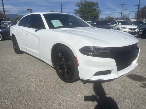 Used 2017 Dodge Charger SE w/ Blacktop Package image 2