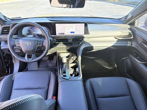 Certified 2025 Toyota Crown Signia w/ Advanced Technology Package image 18