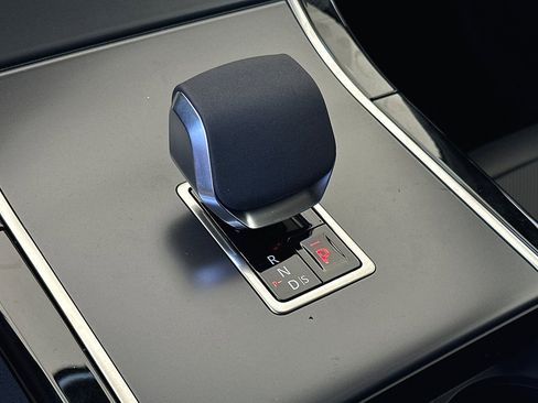 New 2024 Land Rover Range Rover Velar Dynamic SE image 22