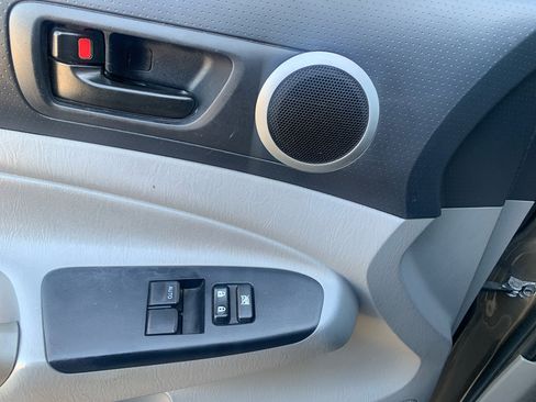 Used 2015 Toyota Tacoma 4x4 Access Cab V6 image 11