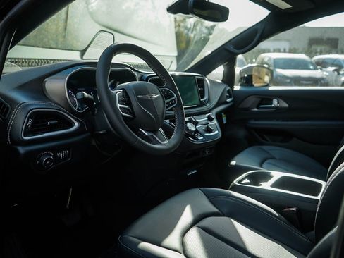 New 2026 Chrysler Pacifica Select image 19