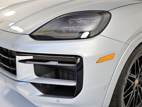 New 2026 Porsche Cayenne GTS AWD/4WD image 11
