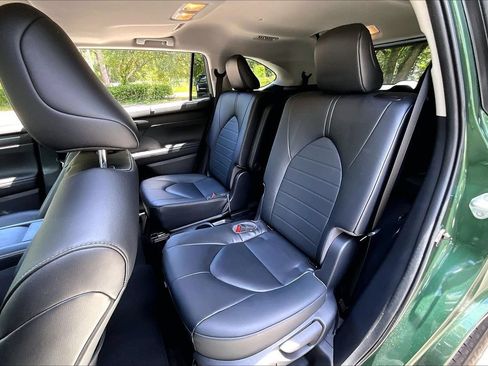 Used 2023 Toyota Highlander XLE FWD image 19