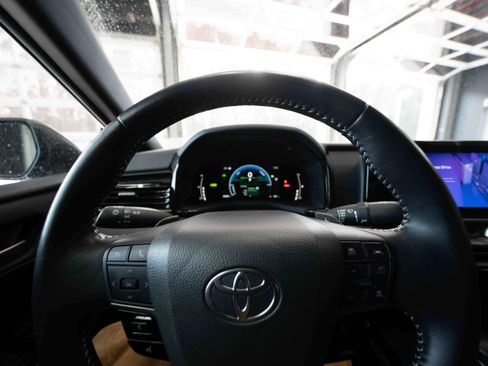 Used 2025 Toyota Camry SE image 15