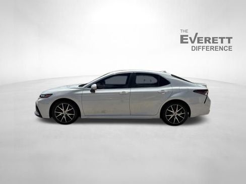 Used 2023 Toyota Camry SE FWD image 4