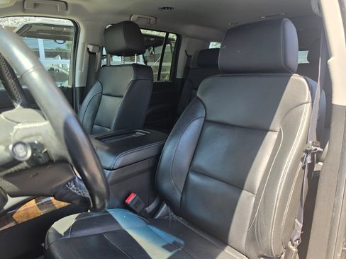 Used 2019 Chevrolet Suburban LT w/ LT Signature Package AWD/4WD image 3