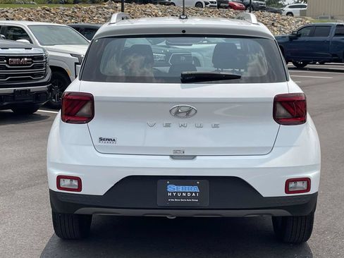 Certified 2025 Hyundai Venue SEL FWD image 4