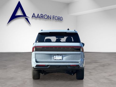 Used 2025 Lincoln Navigator Reserve w/ Jet Appearance Package AWD/4WD image 5