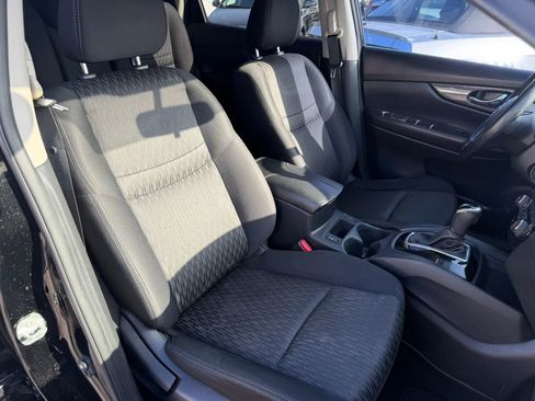 Used 2018 Nissan Rogue SV FWD image 8