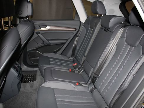 Certified 2025 Audi Q5 2.0T Premium Plus w/ Premium Plus Package image 19