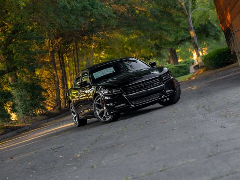 Used 2017 Dodge Charger SXT w/ Plus Group RWD image 21