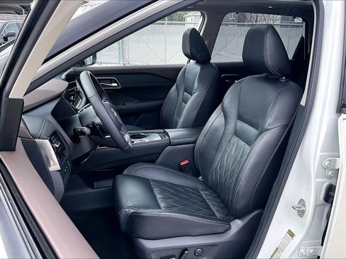 Certified 2022 Nissan Rogue Platinum w/ Head-Up Display Package image 8