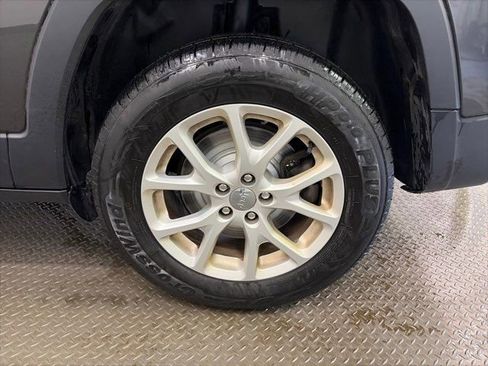 Used 2016 Jeep Cherokee Latitude w/ Cold Weather Group image 36