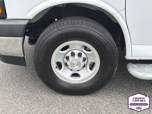 Used 2025 Chevrolet Express 2500 w/ Driver Convenience Package RWD image 23