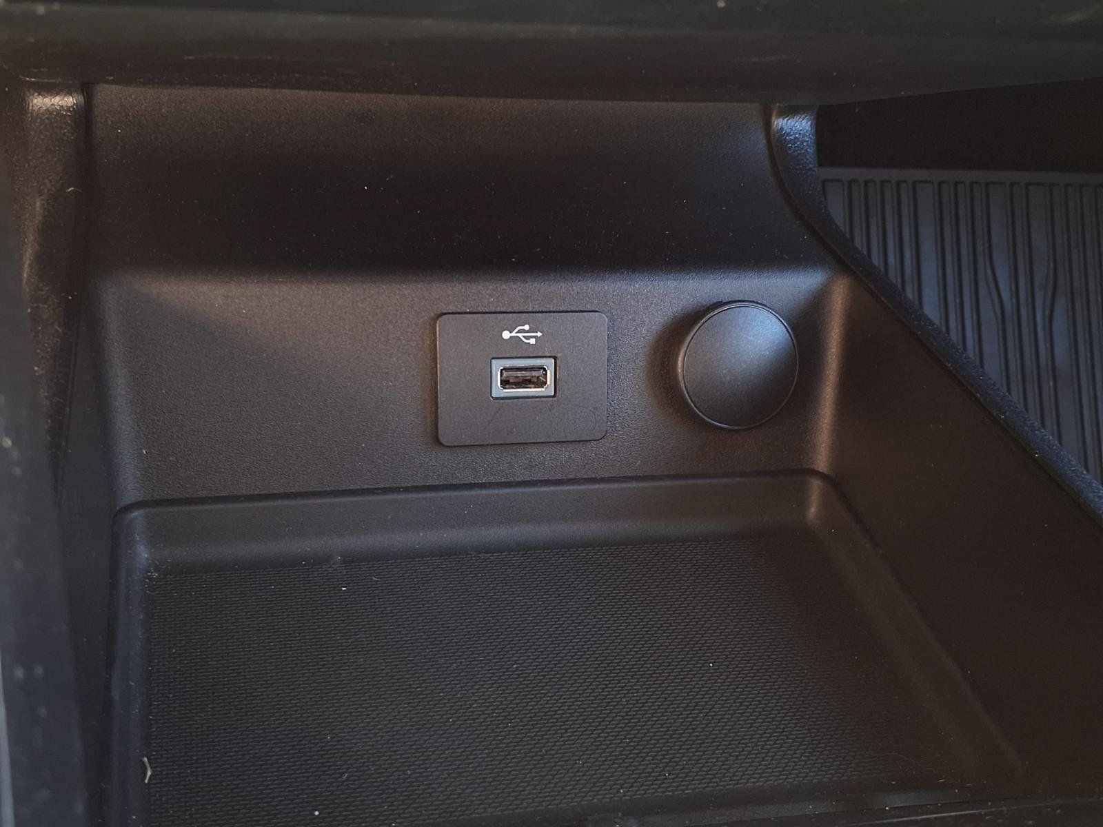 Used 2018 Ford Fusion SE w/ Equipment Group 201A FWD image 18