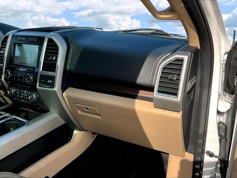 Used 2017 Ford F150 Lariat image 29