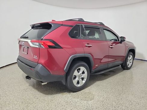 Used 2021 Toyota RAV4 XLE AWD/4WD image 5
