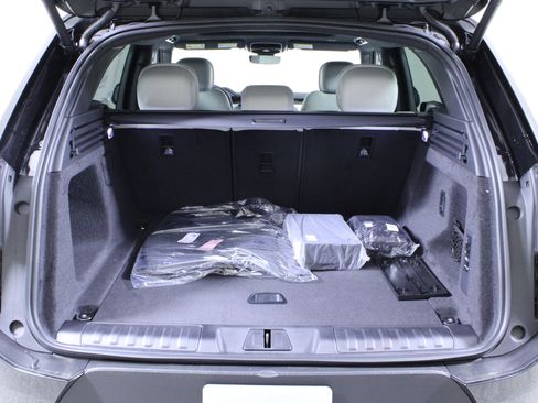 New 2026 Land Rover Range Rover Sport SE image 9