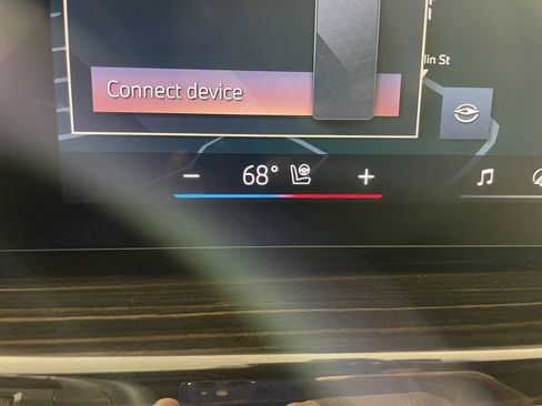 Used 2025 BMW X5 xDrive40i w/ M Sport Package image 21