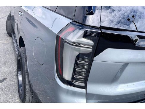 Used 2025 Chevrolet Tahoe Premier AWD/4WD image 31