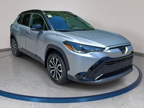 Used 2024 Toyota Corolla Cross AWD Hybrid w/ Moonroof Package image 3