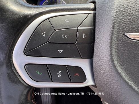 Used 2019 Chrysler Pacifica Touring-L FWD image 21