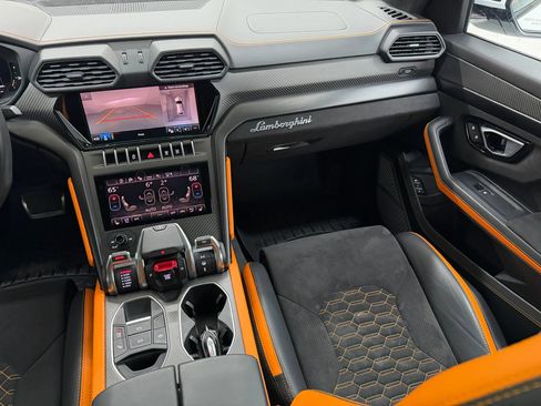 Used 2022 Lamborghini Urus AWD/4WD image 83