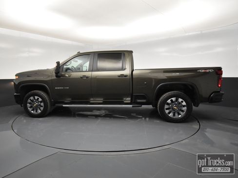 Used 2023 Chevrolet Silverado 2500 Custom w/ Custom Value Package image 3