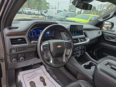 Used 2023 Chevrolet Suburban Premier image 21