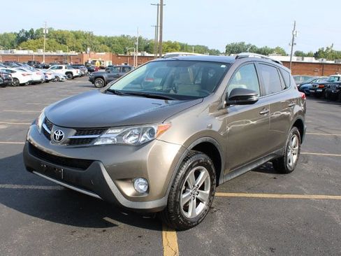 Used 2015 Toyota RAV4 XLE AWD/4WD image 2