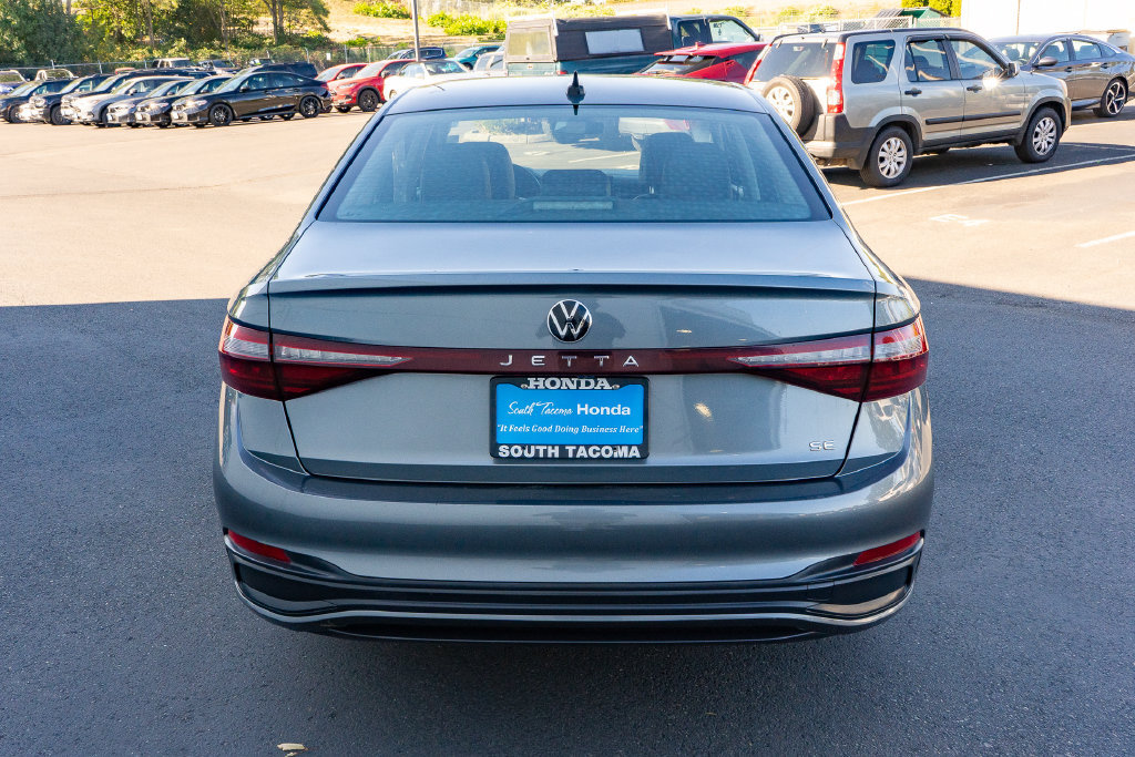 Used 2025 Volkswagen Jetta SE FWD image 12