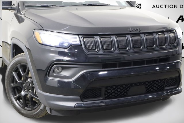 Used 2022 Jeep Compass Latitude FWD image 40
