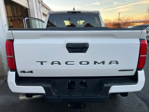 Used 2025 Toyota Tacoma TRD Off-Road image 17