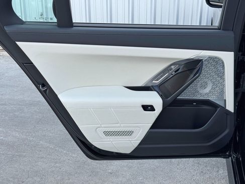 Used 2023 BMW i7 xDrive60 w/ Executive Package 2 image 49