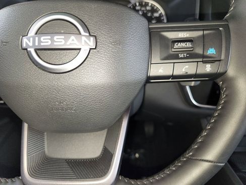 Used 2025 Nissan Rogue SV image 24