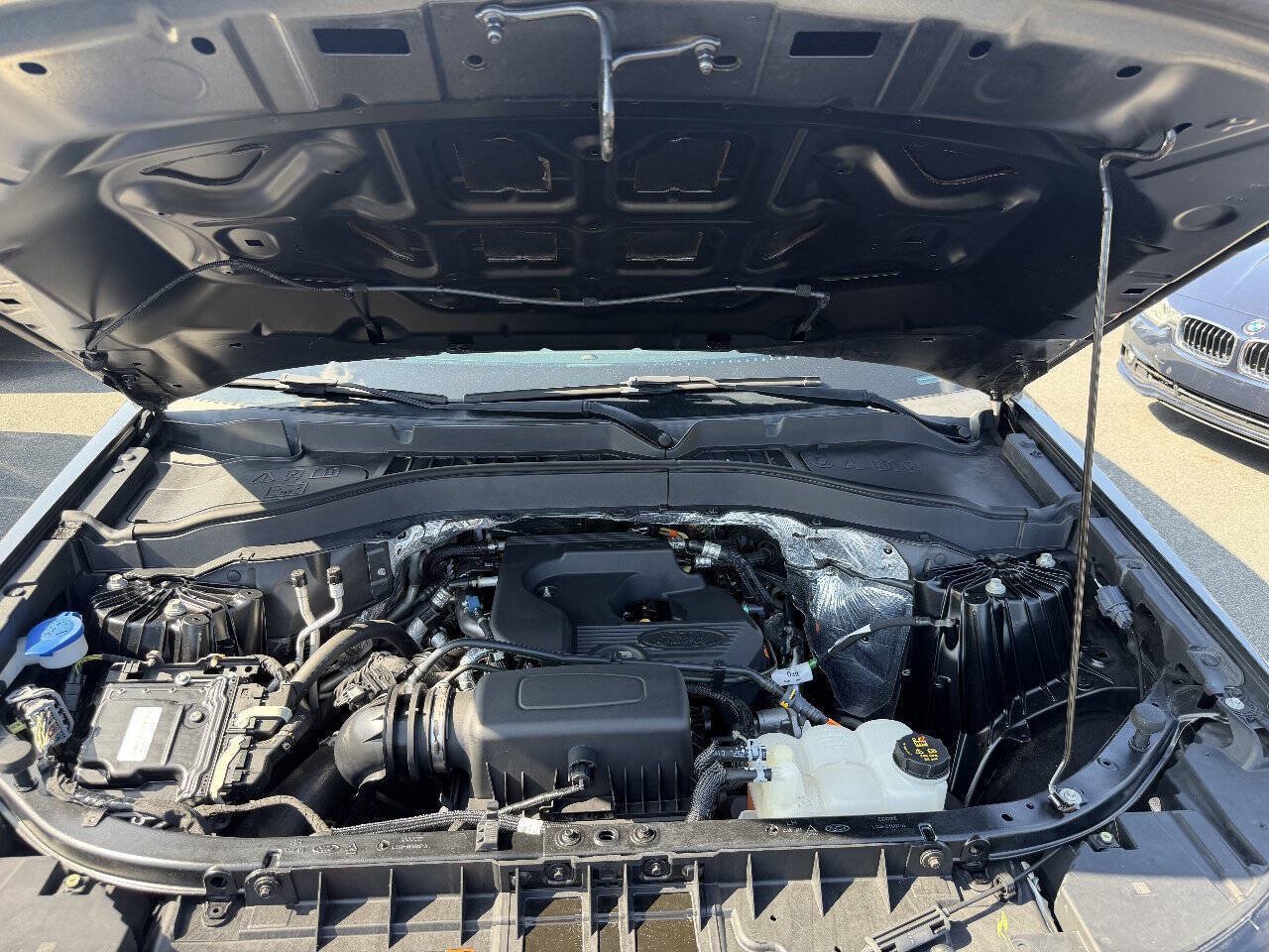 Used 2020 Ford Explorer XLT w/ Equipment Group 202A RWD image 22