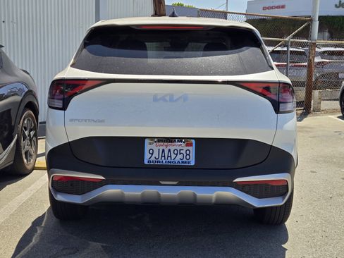 Used 2023 Kia Sportage LX FWD image 3