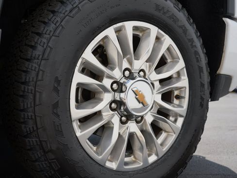 Certified 2022 Chevrolet Silverado 3500 High Country w/ Z71 Off-Road Package AWD/4WD image 32