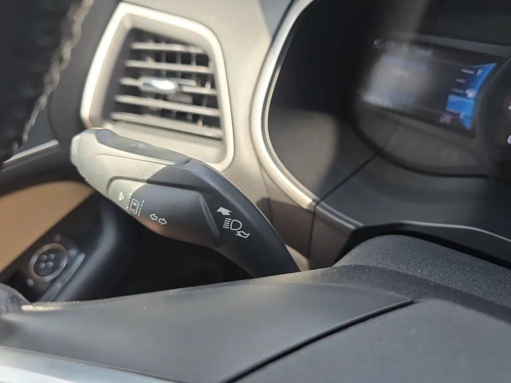 Used 2019 Ford Edge SEL w/ Equipment Group 201A FWD image 21