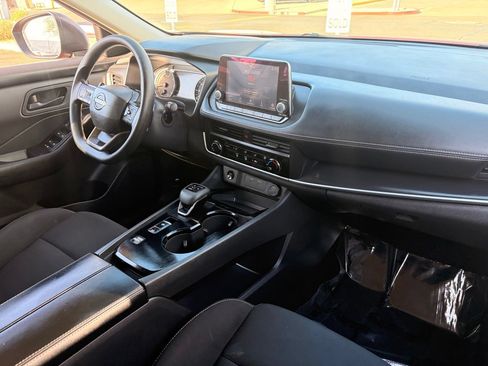 Used 2025 Nissan Rogue S FWD image 13