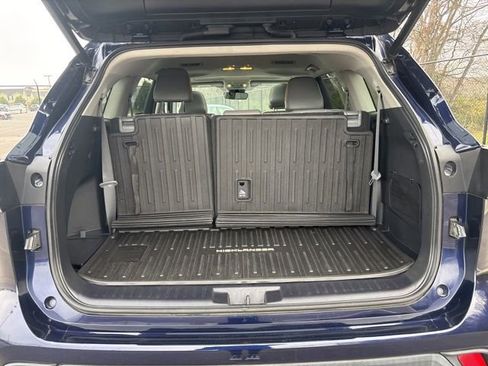 Used 2022 Toyota Highlander XLE image 12