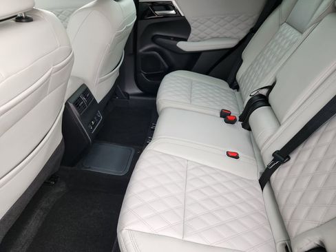 Used 2023 Mitsubishi Outlander 4WD Plug-In Hybrid image 18