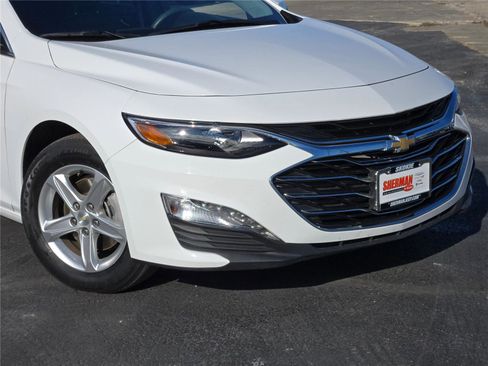 Used 2024 Chevrolet Malibu LT image 2