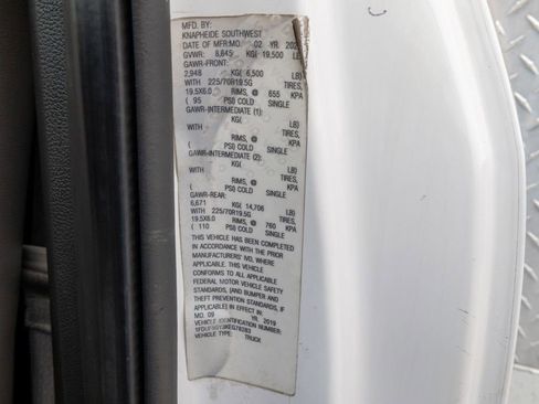 Used 2019 Ford F550 2WD Regular Cab Super Duty image 24