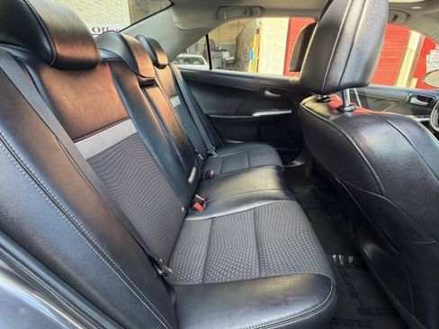 Used 2014 Toyota Camry SE w/ Moonroof Package FWD image 36